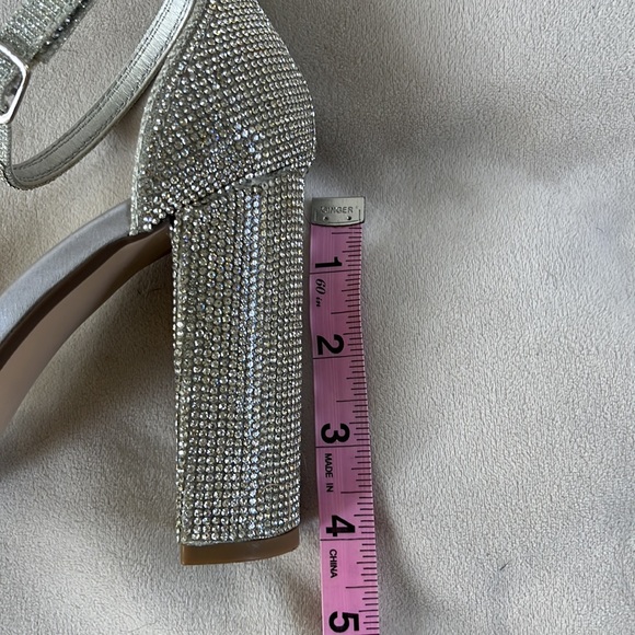 Steve Madden sequined sandal - Picture 6 of 6